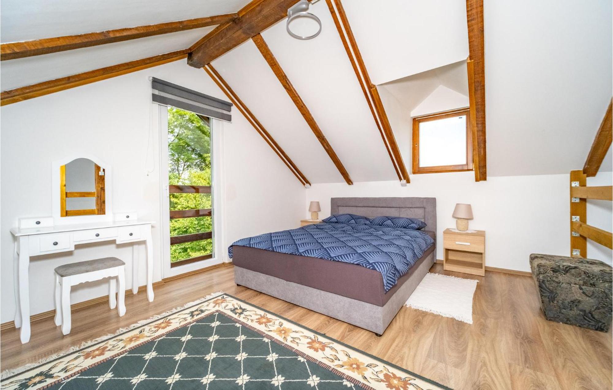 Cozy Home In Duga Resa With Kitchen Eksteriør bilde
